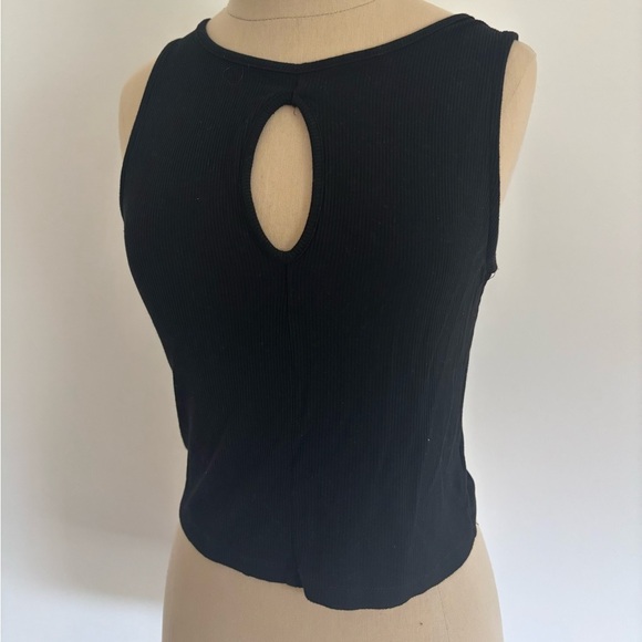 Hidden Brand Tank Top Black Keyhole Cropped Pullover M - Picture 2 of 4